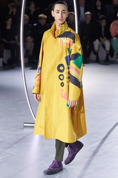 Look 32